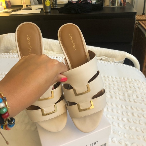 Calvin Klein Elvita Cow Silk Slide Sandal In Soft White Sz 8 - Picture 8 of 8